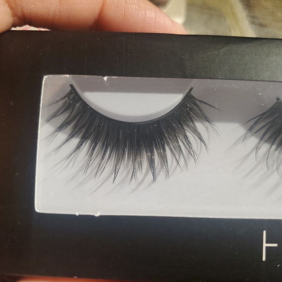 Huda Beauty Lashes (Choose your Style) - Picture 3 of 7